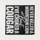 一度もマウンテンライオンを殺したことはないが、コヨーテなら絞め殺したことはある。 タペストリー (正面(横))