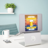 一度生き延びに1本のビールを飲む父親 シール (デスク上のノートパソコン)