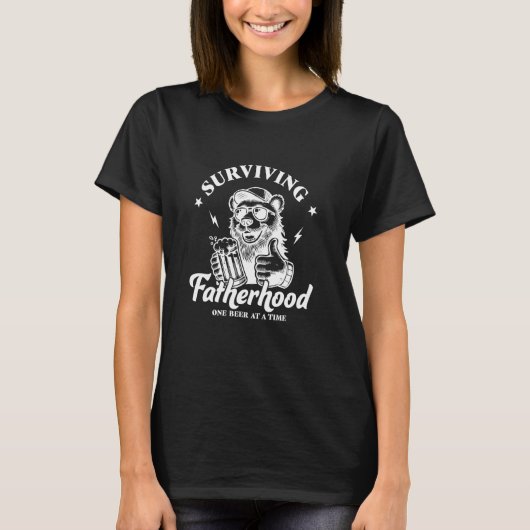 一度生き延びに1本のビールを飲む父親 Tシャツ (正面)