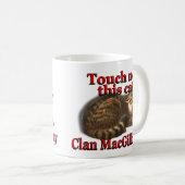 一族のMacGillivrayのTouchないこの猫のスコットランド人のコップ コーヒーマグカップ (正面右)