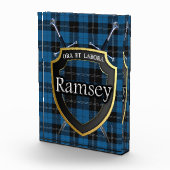 一族のRamseyスコットランドのRamsayのタータンチェック フォトブロック (右)
