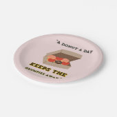 一日のドーナツ保が不平を言う遠くに ペーパープレート (アングル)