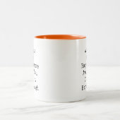 一日一個のリンゴ ジョークTシャツ ツートーンマグカップ (中央)