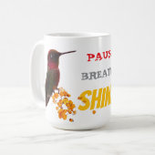 一時停止。深呼吸。輝く。ハチドリと紫の花 コーヒーマグカップ (正面左)