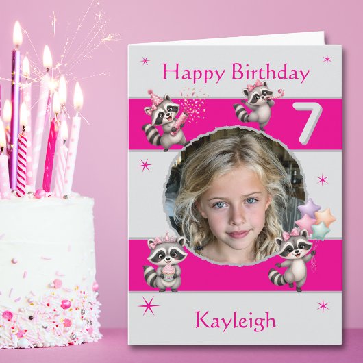 一枚の写真で作るアライグマの女の子の7歳の誕生日カード カード