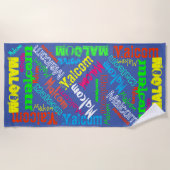 一流のコラージュを繰り返す青およびカラフル ビーチタオル (正面)