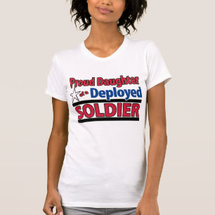 一流のワイシャツを持つ配置された兵士の誇り高い娘 Tシャツ