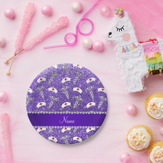 一流の紫色のグリッターのナースの帽子の銀製のケリュケイオン ペーパープレート (パーティー)