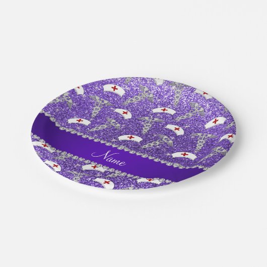 一流の紫色のグリッターのナースの帽子の銀製のケリュケイオン ペーパープレート (アングル)