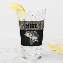 一流低音の魚釣りの迷彩柄の人