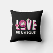 一生まれ角獣のファンタジー クッション (裏面)