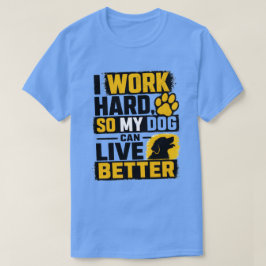 一生懸命働く犬好きの引用デザイン Tシャツ