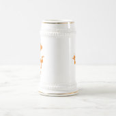 一皿のスープを持つシェフ ビールジョッキ (中央)