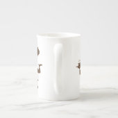 一皿のスープを持つシェフ ボーンチャイナマグカップ (裏面)