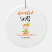 一目惚れのオレンジ黒のウェディングシャワー グ セラミックオーナメント (裏面)