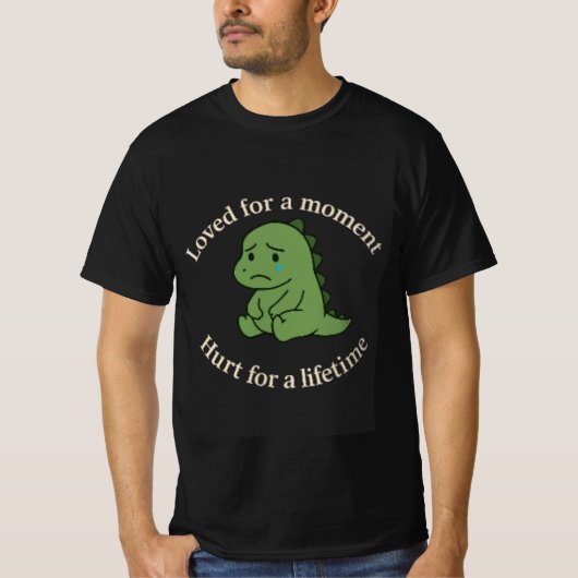 一瞬だけ愛され、一生傷つけられる» Sad Dinos Tシャツ (正面)