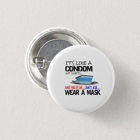 一種のコンドームみたいな衣服仮面 缶バッジ (正面&裏面)