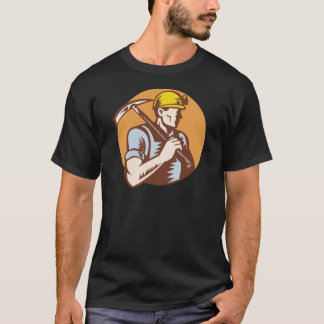 一突きの斧を使用の炭鉱作業員 Tシャツ