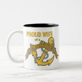 一等兵曹の誇り高い妻 ツートーンマグカップ (左)