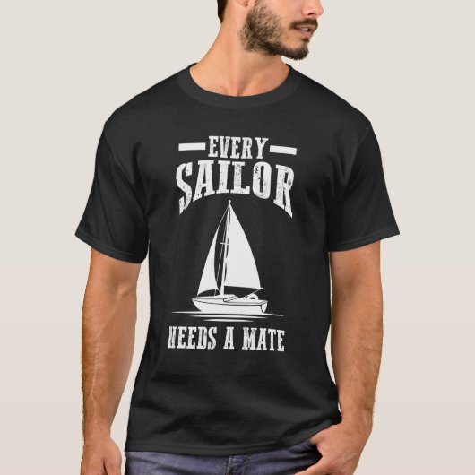 一等航海士 船乗り すべての船乗りにはMが必要 Tシャツ (正面)