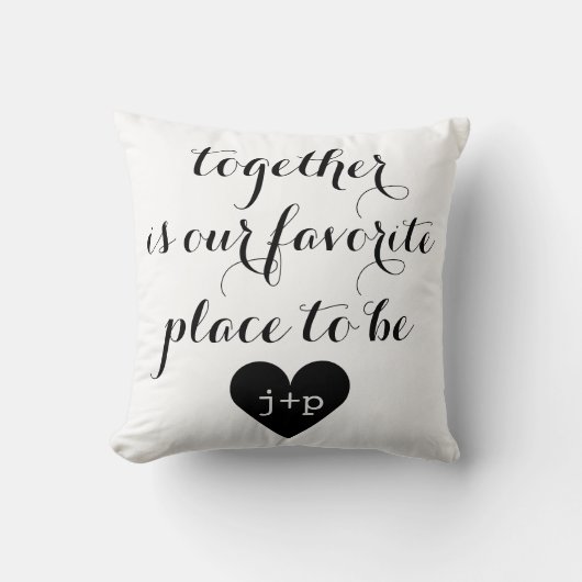 一緒にお気に入りの枕になる場所 クッション (正面)