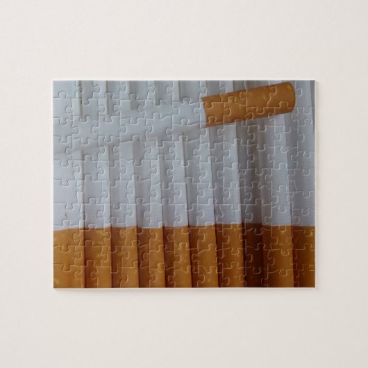 一緒にグループ化されたタバコを空にする ジグソーパズル (横)