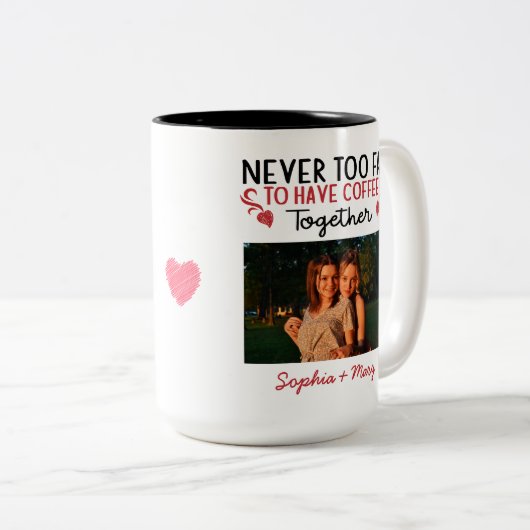 一緒にコーヒーを飲むほど遠くない友人の写真 ツートーンマグカップ (正面右)
