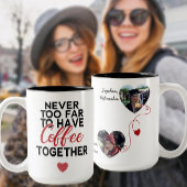 一緒にコーヒーを飲むほど遠くない友人の写真 ツートーンマグカップ