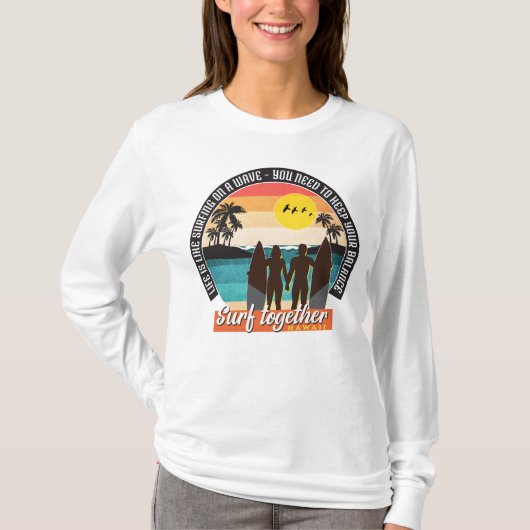 一緒にサーフィン - バランスを保て Tシャツ (正面)