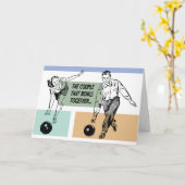 一緒にボウリングするカップル 面白いボウリング マルチユース カード (黄色い花)