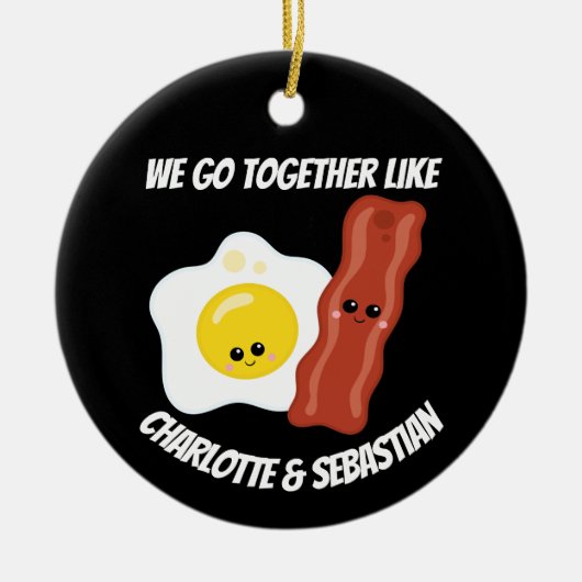 一緒に卵やベーコンを食うパーソナライズされた セラミックオーナメント (正面)