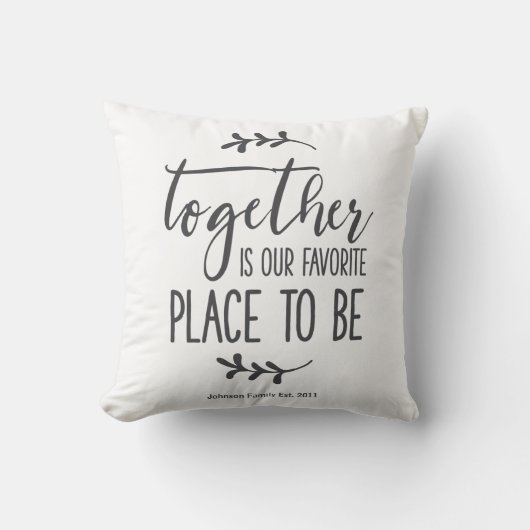 一緒に家お気に入りの族の枕になる クッション (正面)