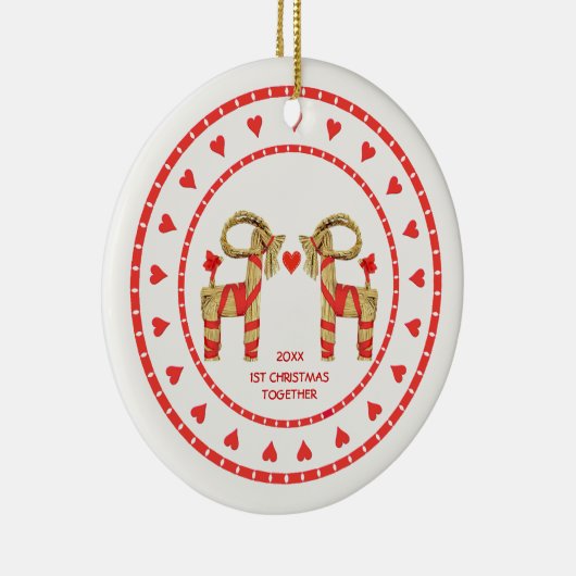 一緒に日付を記入されるスウェーデンのわらのヤギの第1クリスマス セラミックオーナメント (右)