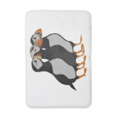 一緒に立っている3つの愛らしいパフィン漫画 バスマット (正面縦)