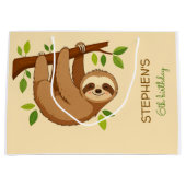 一緒に遊ぼう？ナマケモノの子供の誕生日 ラージペーパーバッグ (正面)