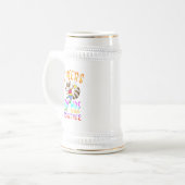 一緒に飲む応援仲間 ビールジョッキ (正面左)