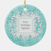 一緒の初めてのクリスマスのカスタムな写真および日付 セラミックオーナメント (裏面)