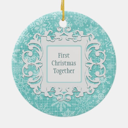 一緒の初めてのクリスマスのカスタムな写真および日付 セラミックオーナメント (裏面)