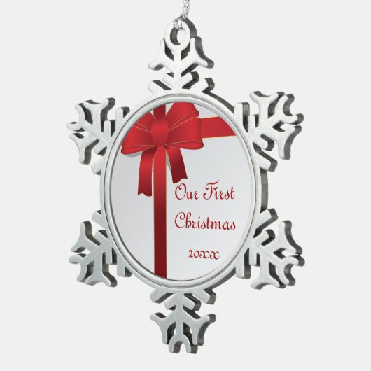 一緒の赤の弓第1クリスマス スノーフレークピューターオーナメント (右)