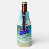 一致する文字の編集オーストラリアの日フラグビーチスタッビー ボトルクーラー (ボトル裏面)