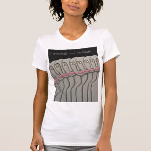 一致は普通を繁殖させます Tシャツ