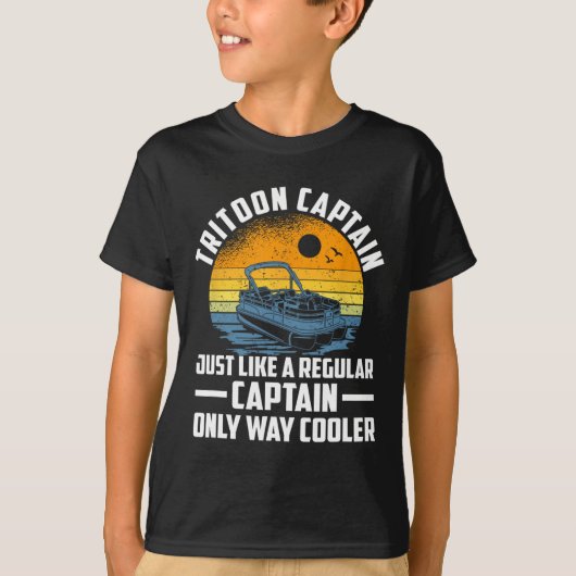 一般の船長とちょっと違う クールな船長 Tシャツ (正面)