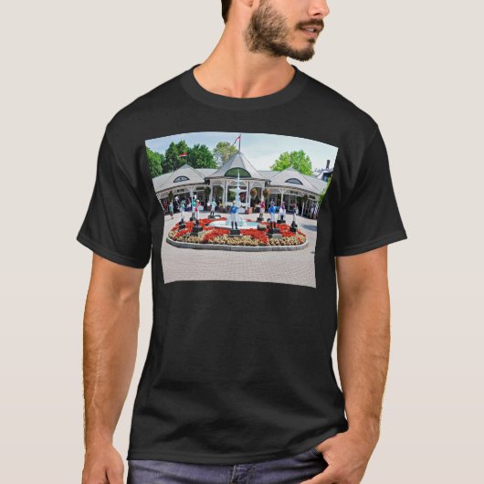 一般公開日の歴史的なSaratoga 150 Tシャツ (正面)