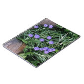 一般的なブドウのヒヤシンス、青い紫の花、フローラ ノートブック (左側)