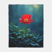 一輪の赤い花のフォーカスデザイン フリースブランケット (正面)