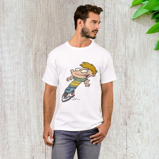 一輪車に乗る面白い少年 Tシャツ