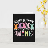 一部のバニーはワインおもしろいワイン飲みバニーEa カード (黄色い花)