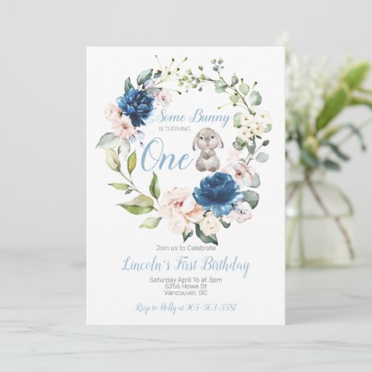 一部のバニーは少年の最初の誕生日の請求書を回している 招待状 (スタンド正面)