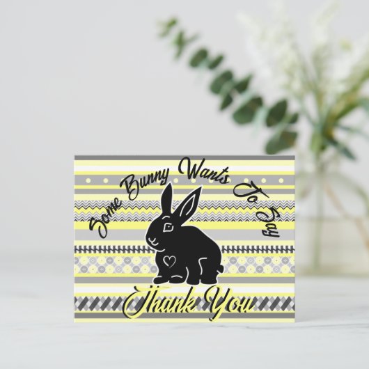 一部のバニーは、黄色と灰色の感謝を言いたい ポストカード (スタンド正面)