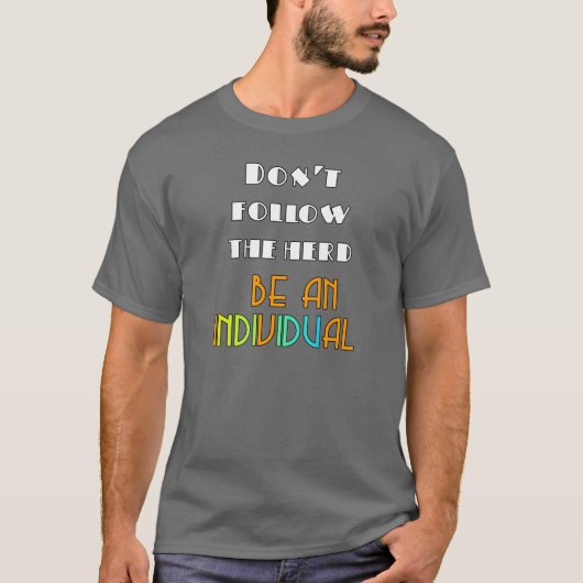 一面灰色である Tシャツ (正面)